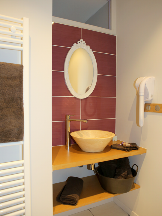 Aux Pierres Magiques - chambre amethyste - photo @Sylvie_Ollon