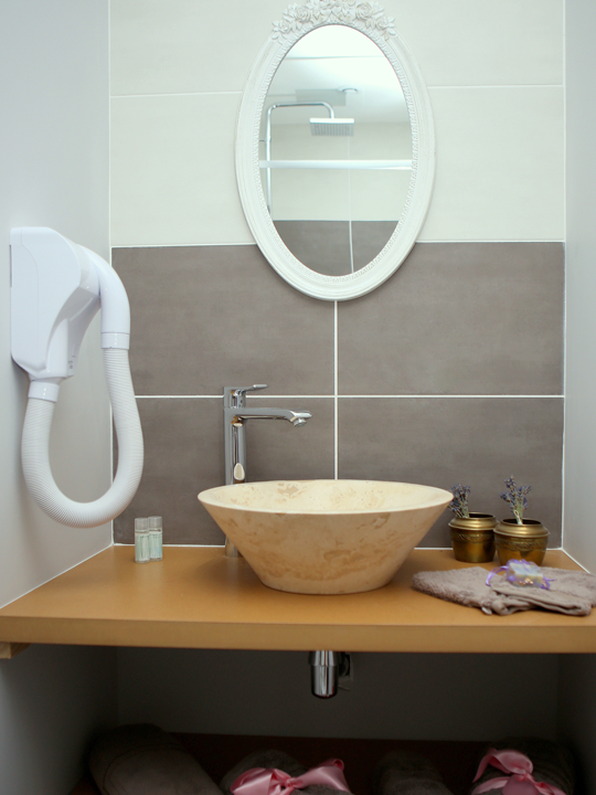 Aux Pierres Magiques - chambre gypse - photo @Sylvie_Ollon